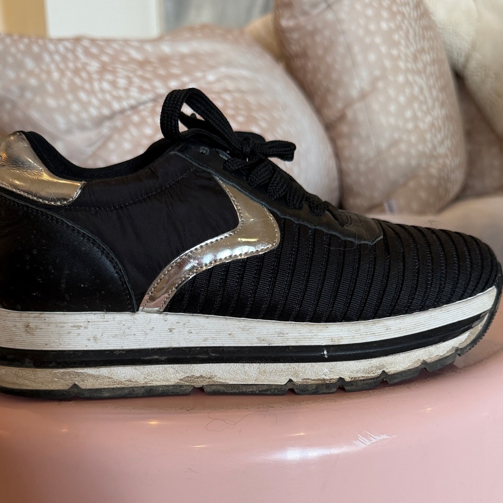 Voile Blanche Black and Silver Sneakers